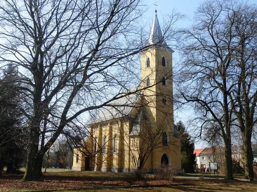 KOSTEL SV. PETRA A PAVLA HLUŠOVICE